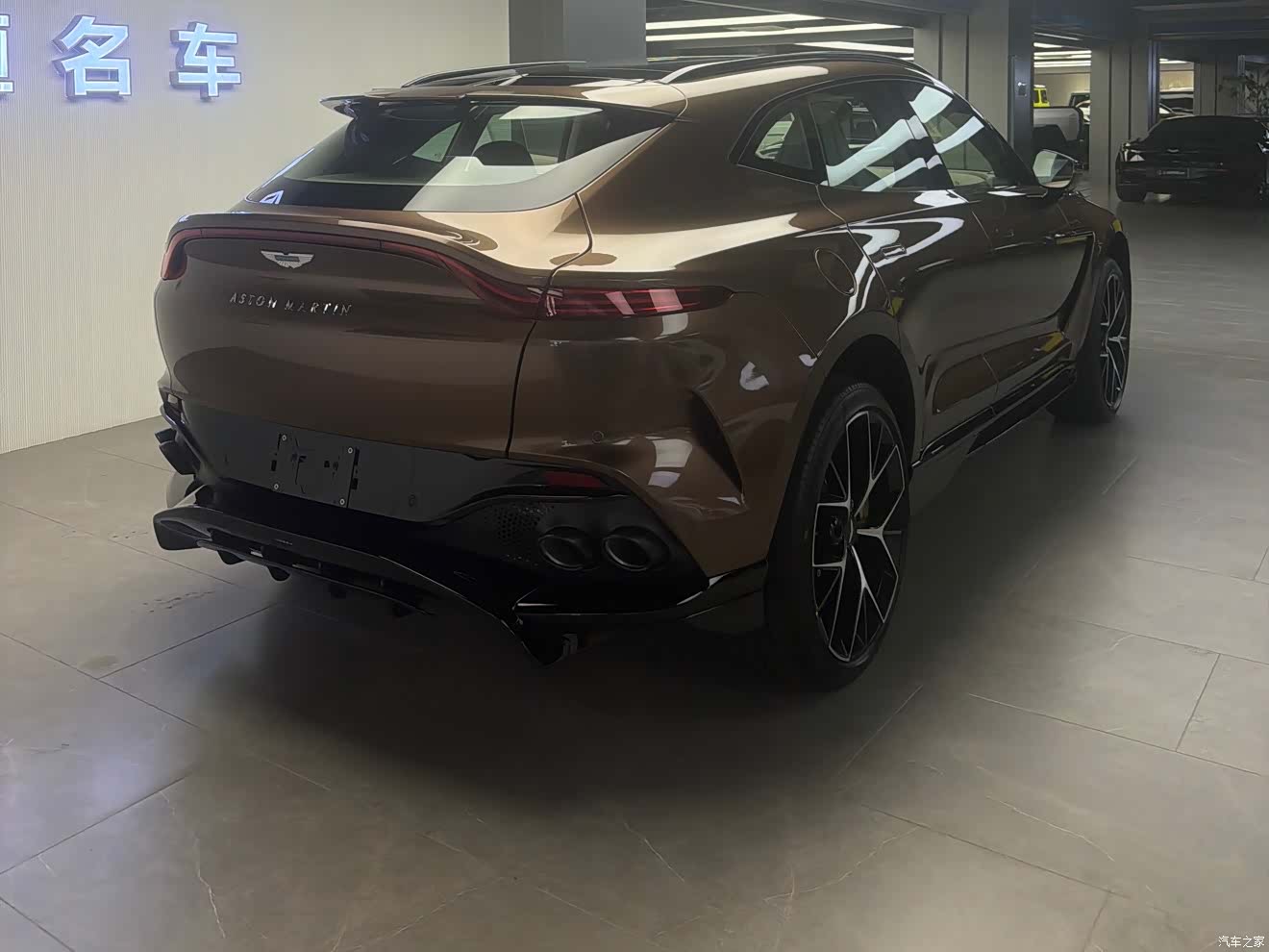 Aston Martin DBX, 2025 16