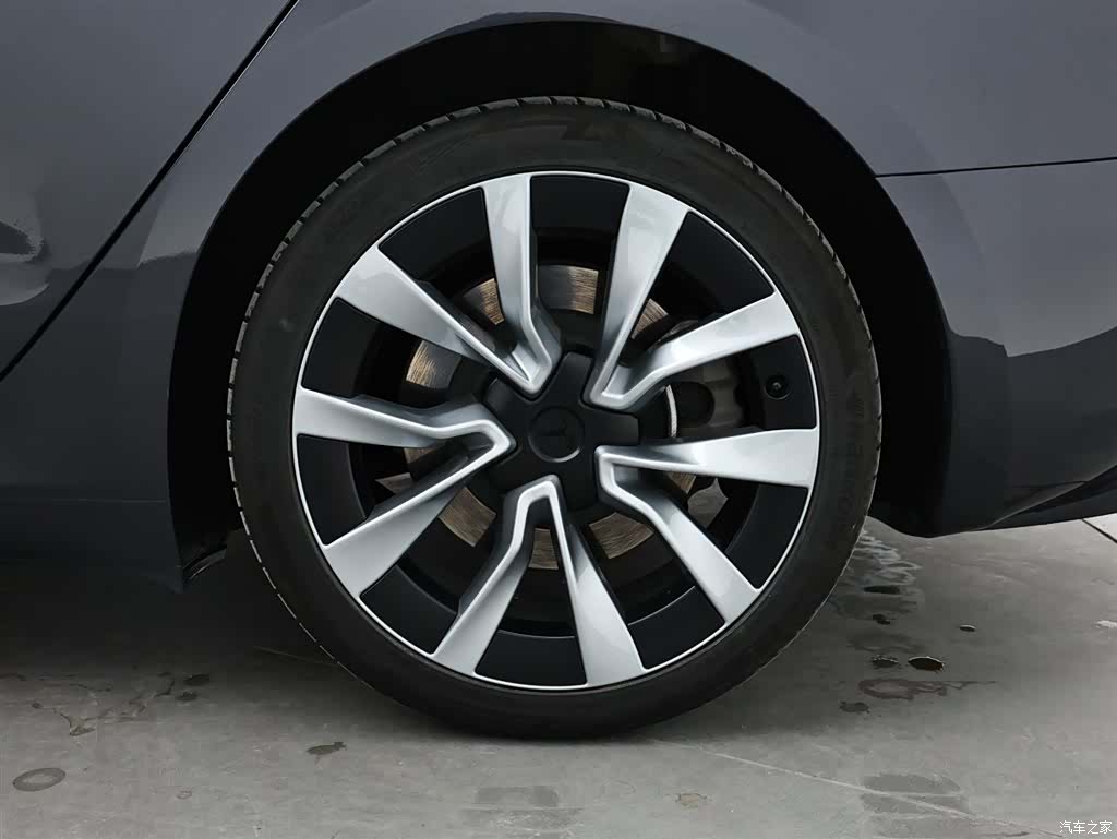 Tesla Model 3, 2024 18
