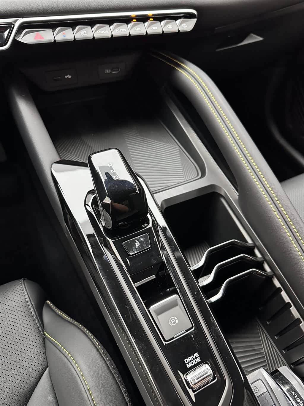 Geely Coolray, 2025 16