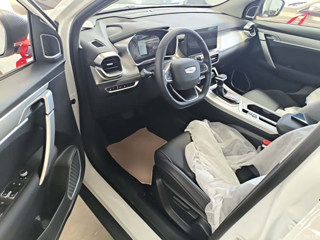 Geely Coolray, 2026 16