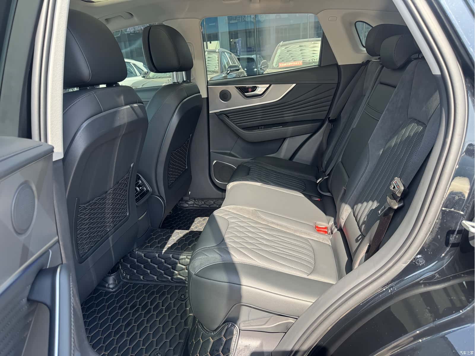 Hongqi HS5, 2024 9