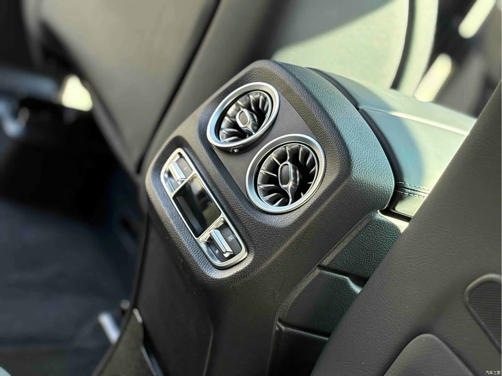 Mercedes-Benz G-Class, 2023 14