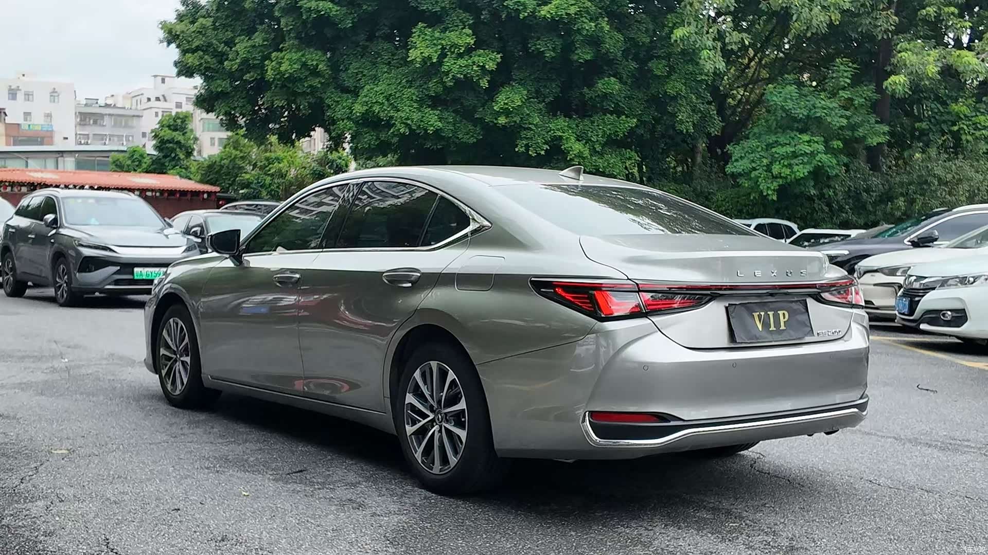 Lexus ES, 2025 13