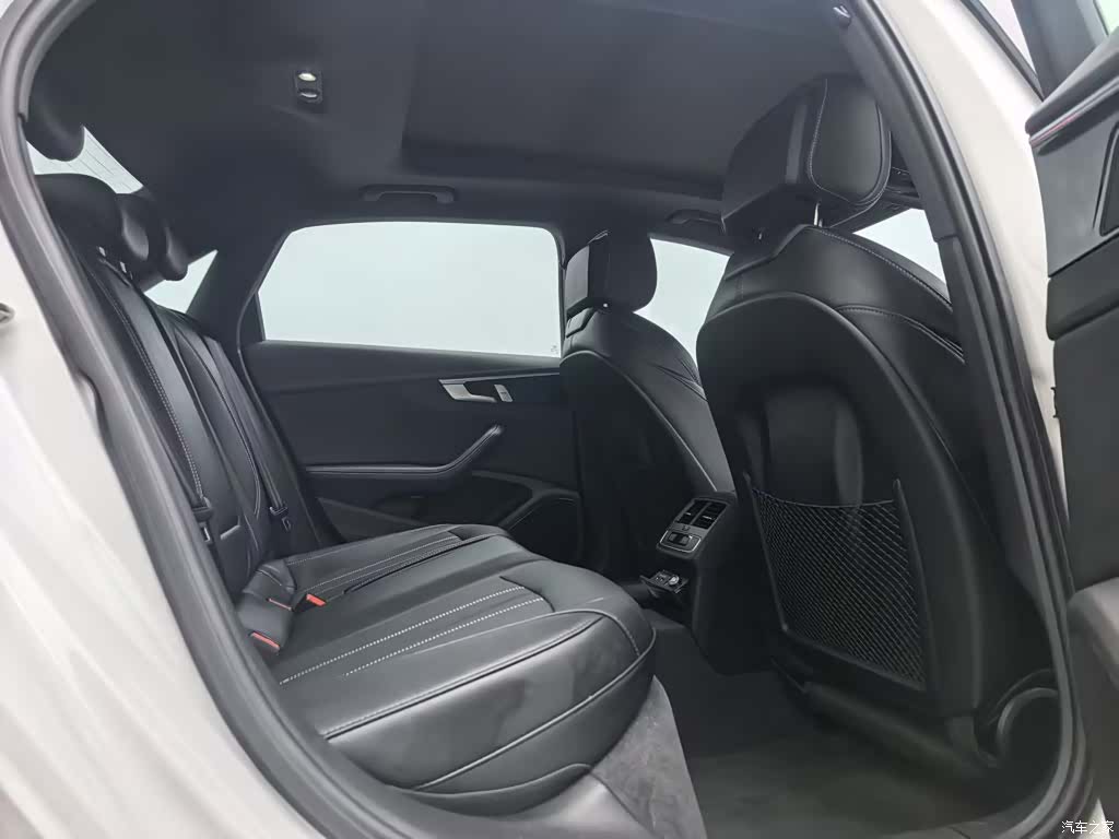 Audi A4L, 2025 14