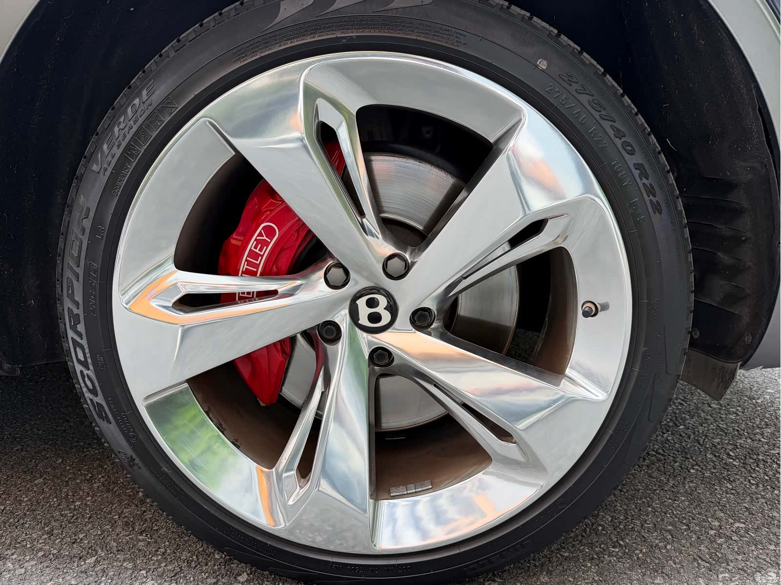 Bentley Bentayga, 2018 12