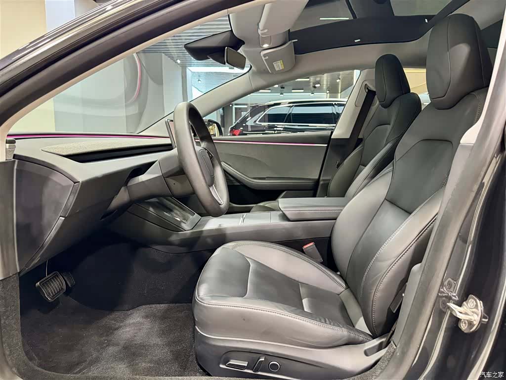 Tesla Model 3, 2024 17