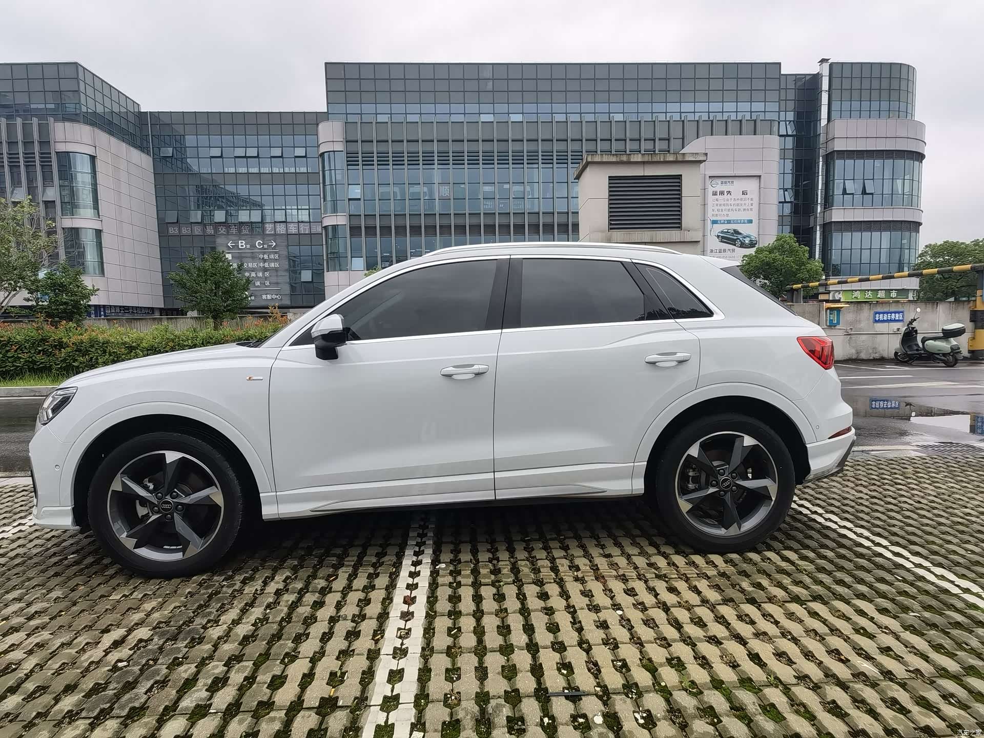 Audi Q3, 2023 2