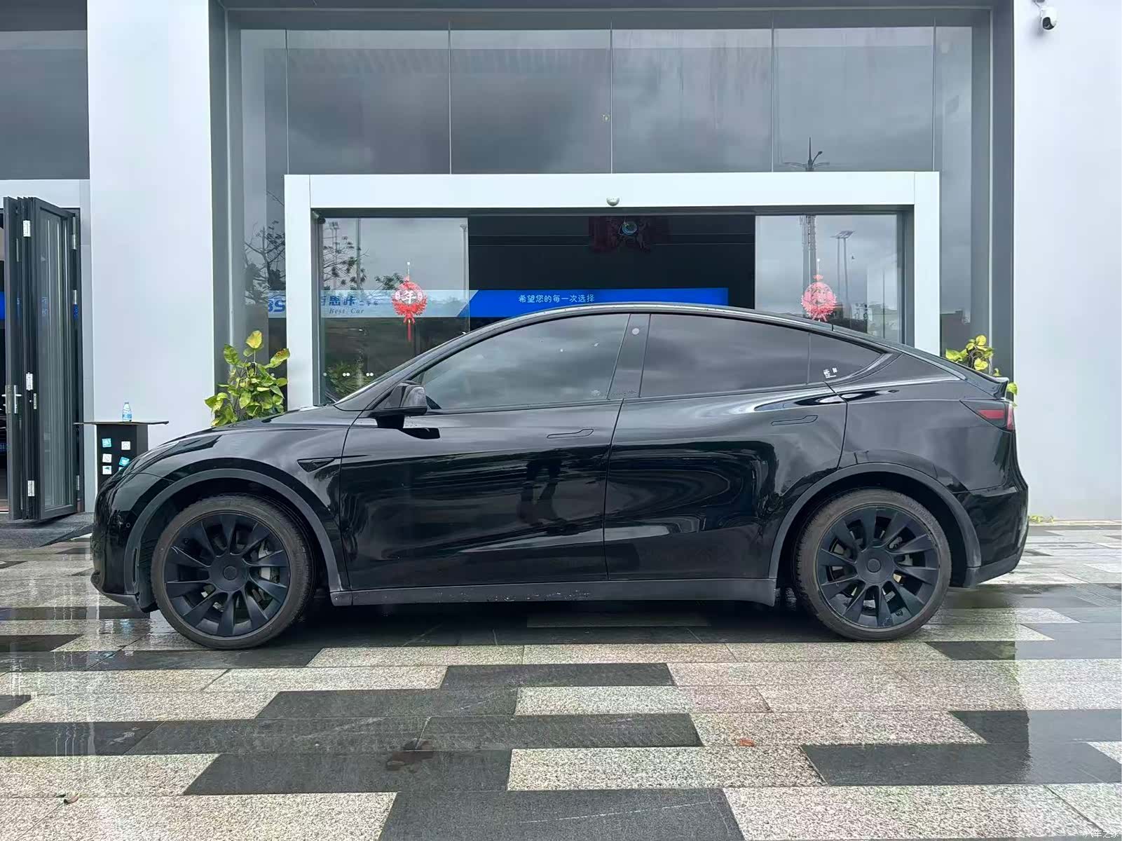 Tesla Model Y, 2023 3