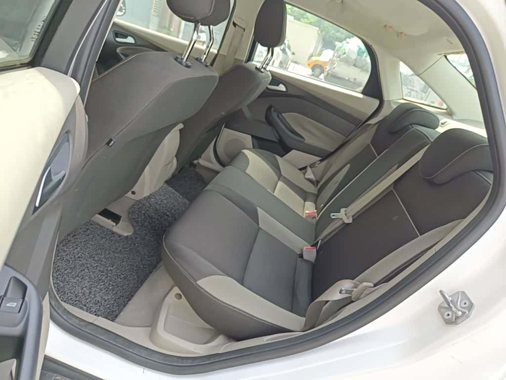 Ford Focus, 2015 17