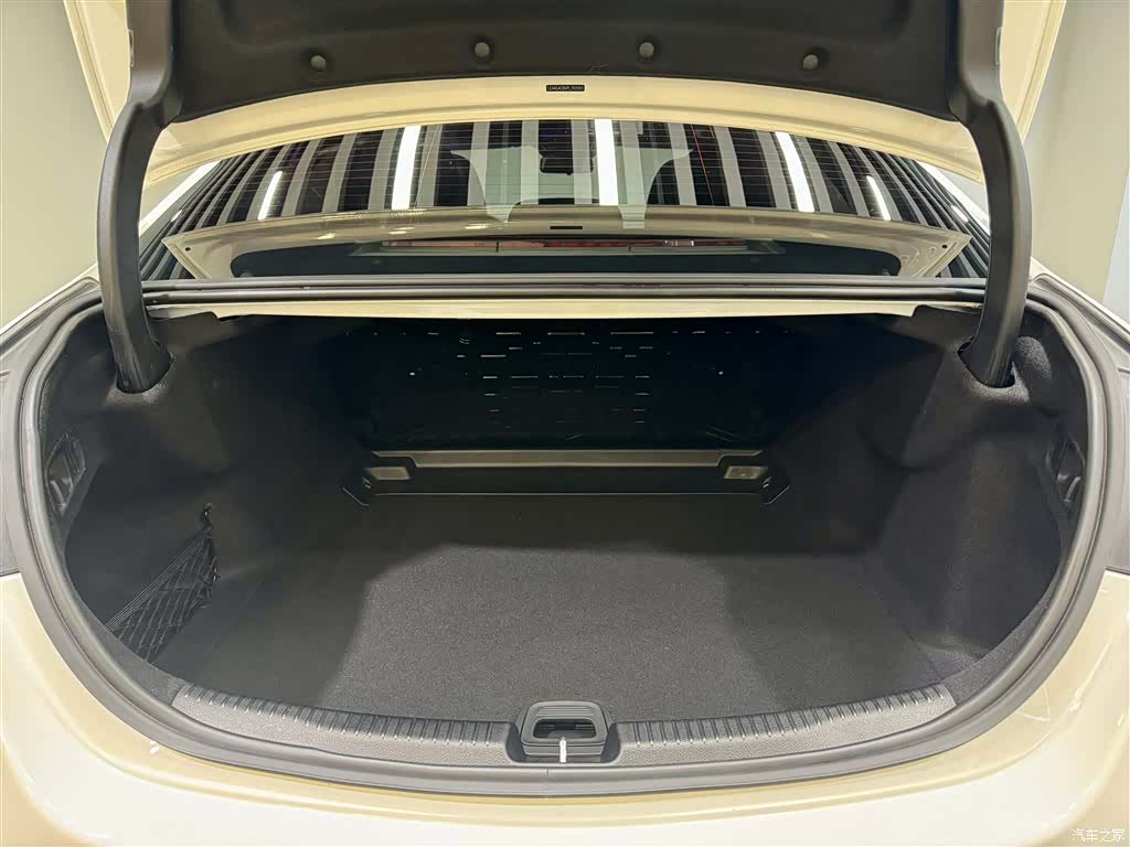 Mercedes-Benz C-Class, 2023 12