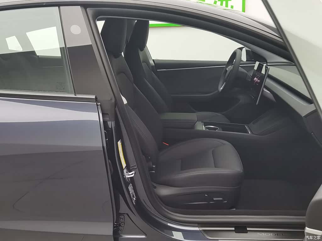 Tesla Model 3, 2024 23