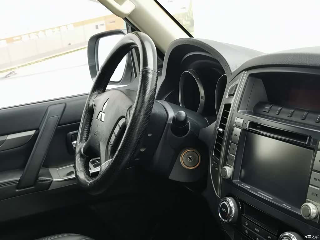 Mitsubishi Pajero, 2015 22