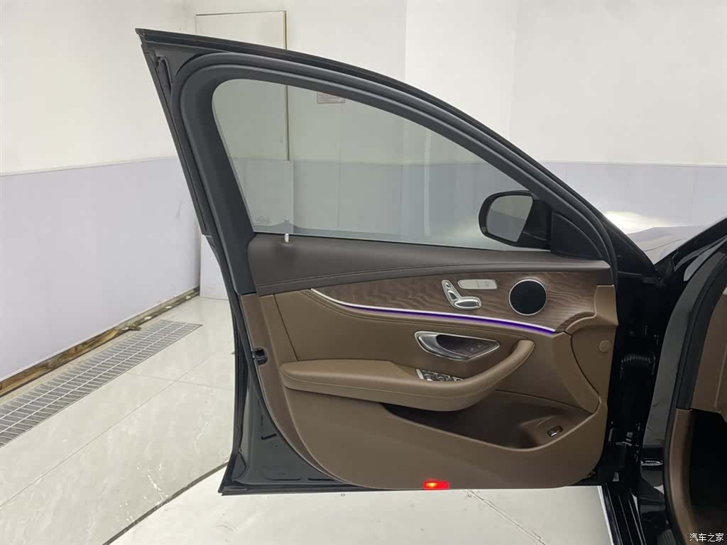 Mercedes-Benz E-Class, 2023 19