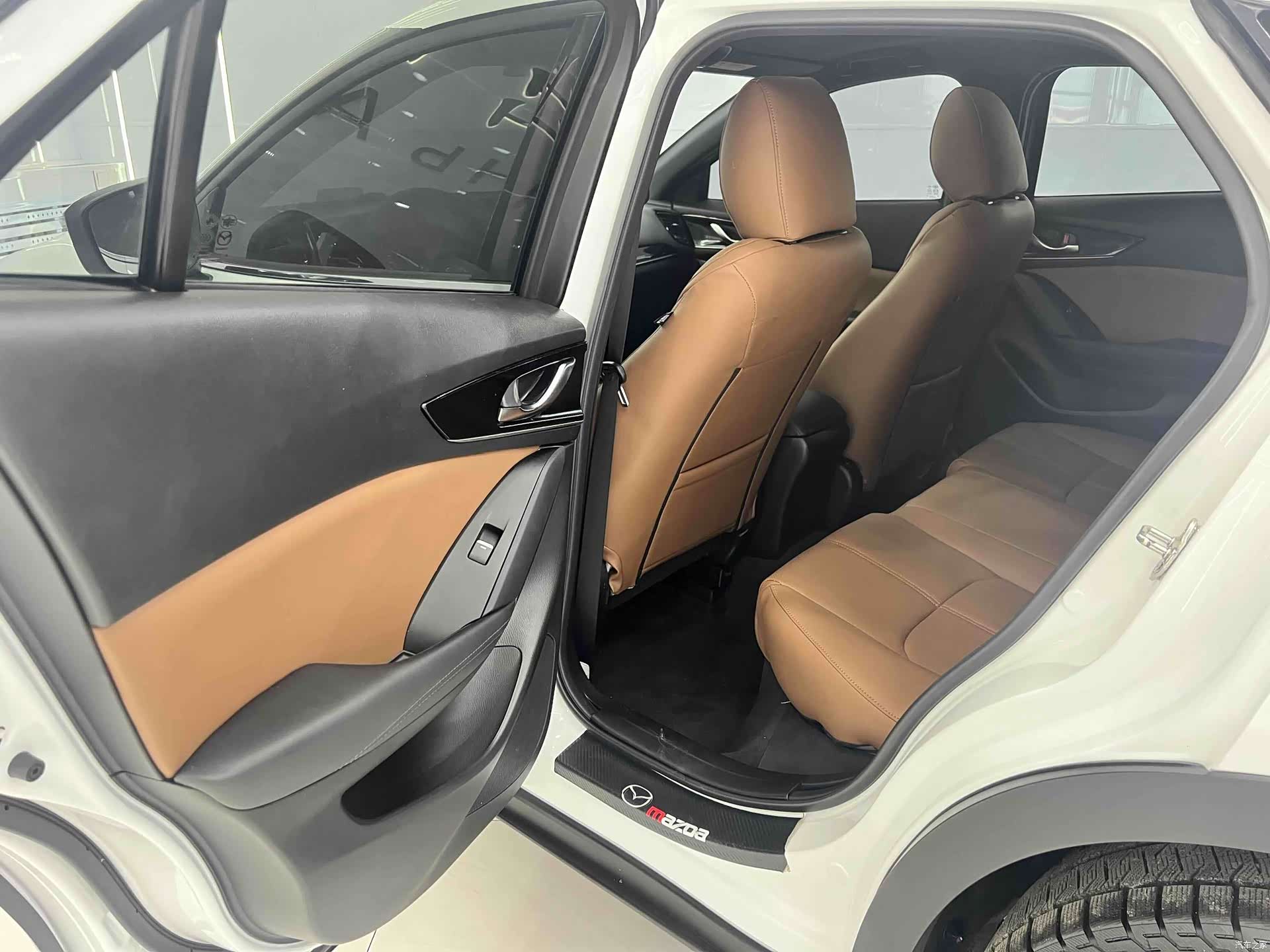 Mazda CX-4, 2023 10