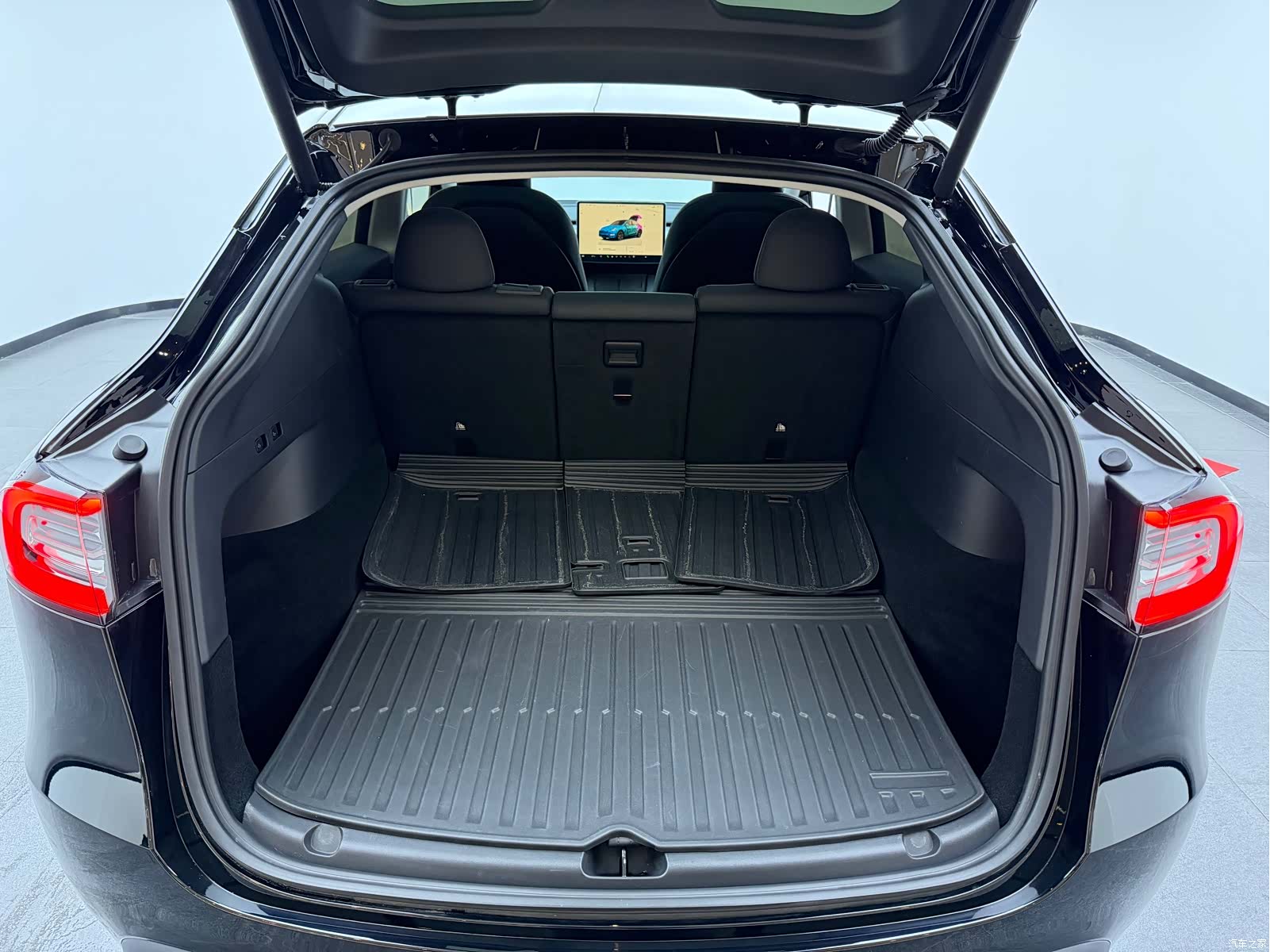Tesla Model Y, 2024 11