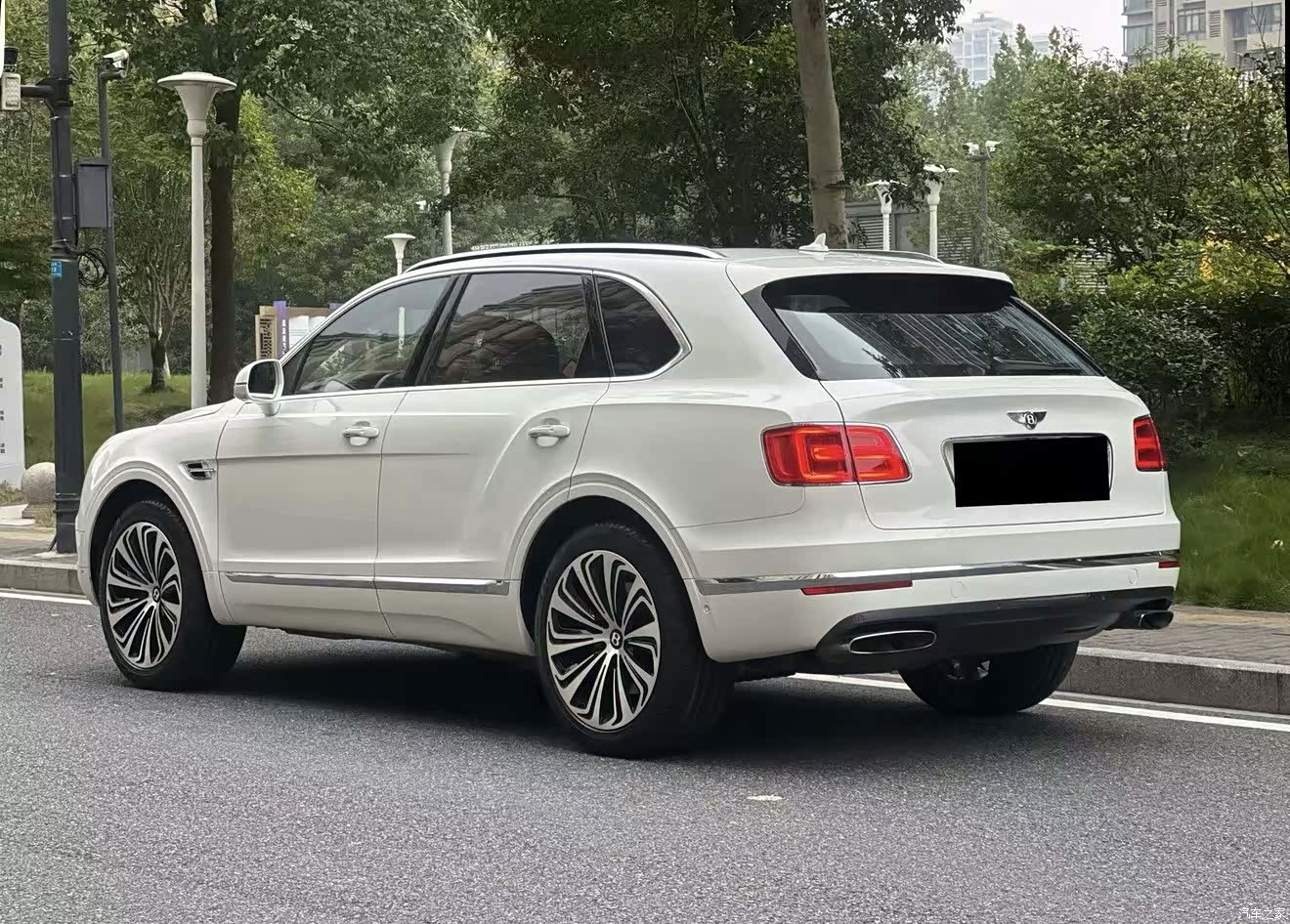 Bentley Bentayga, 2017 3