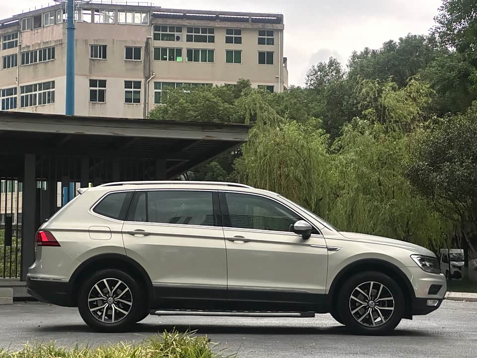Volkswagen Tiguan L
