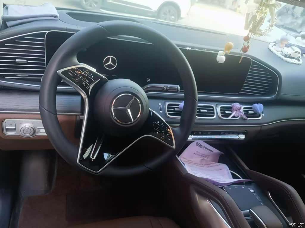 Mercedes-Benz GLE, 2025 10