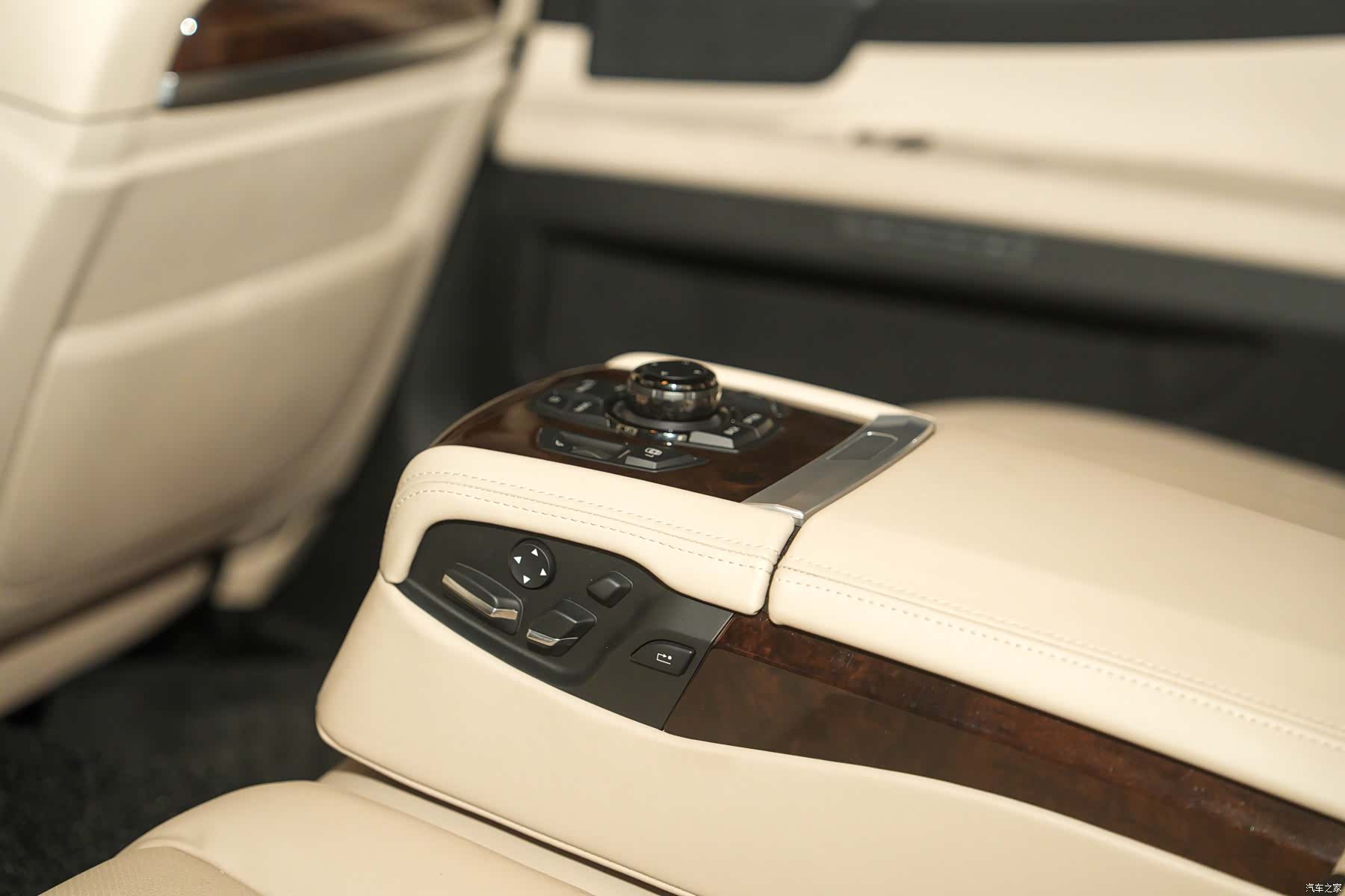 BMW 7 Series, 2012 18