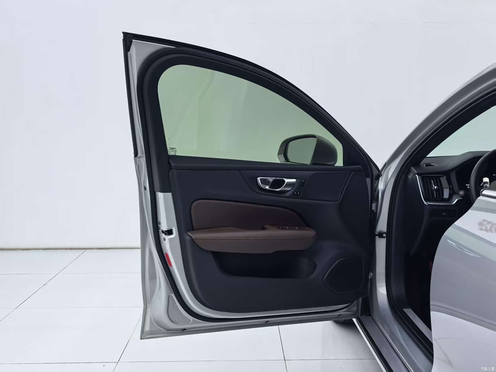 Volvo S60, 2023 25