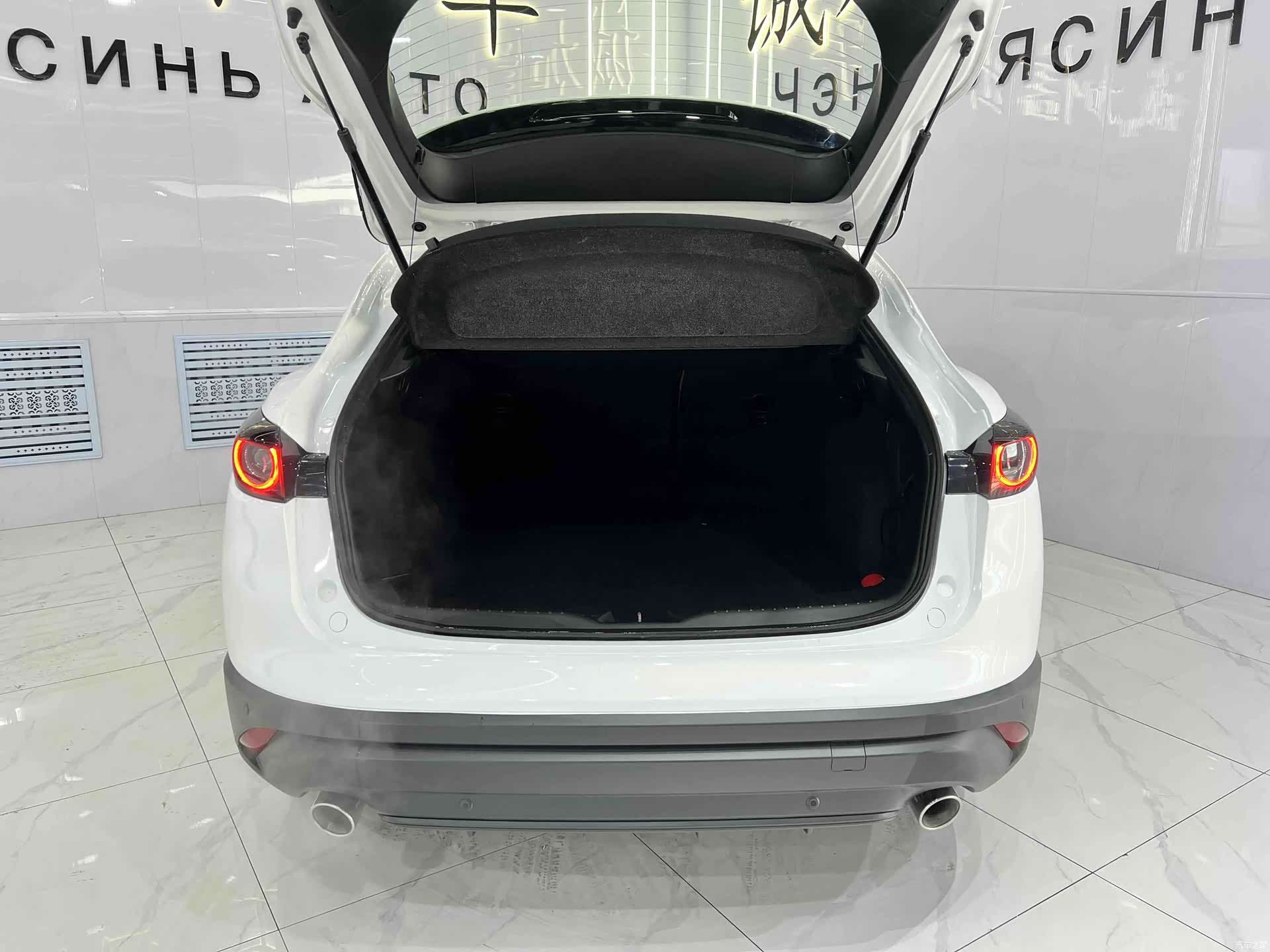 Mazda CX-4, 2023 15