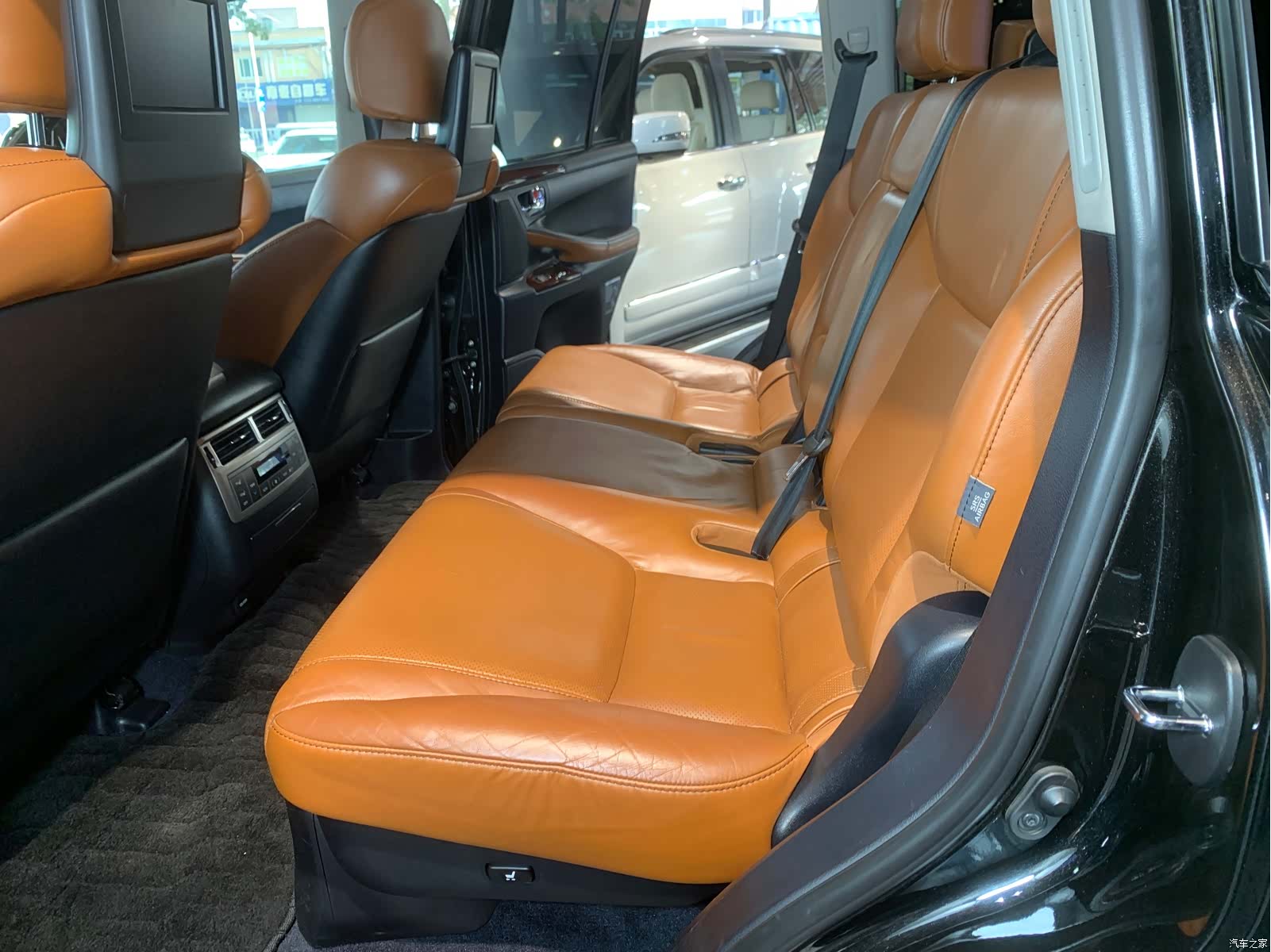 Lexus LX, 2013 11