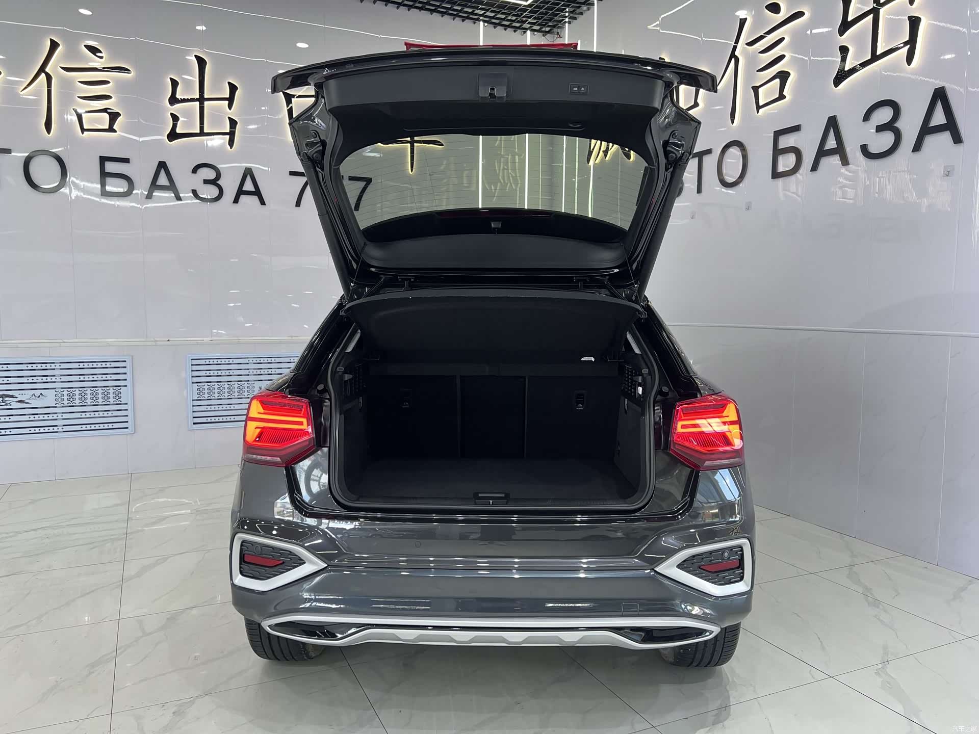 Audi Q2L, 2023 16