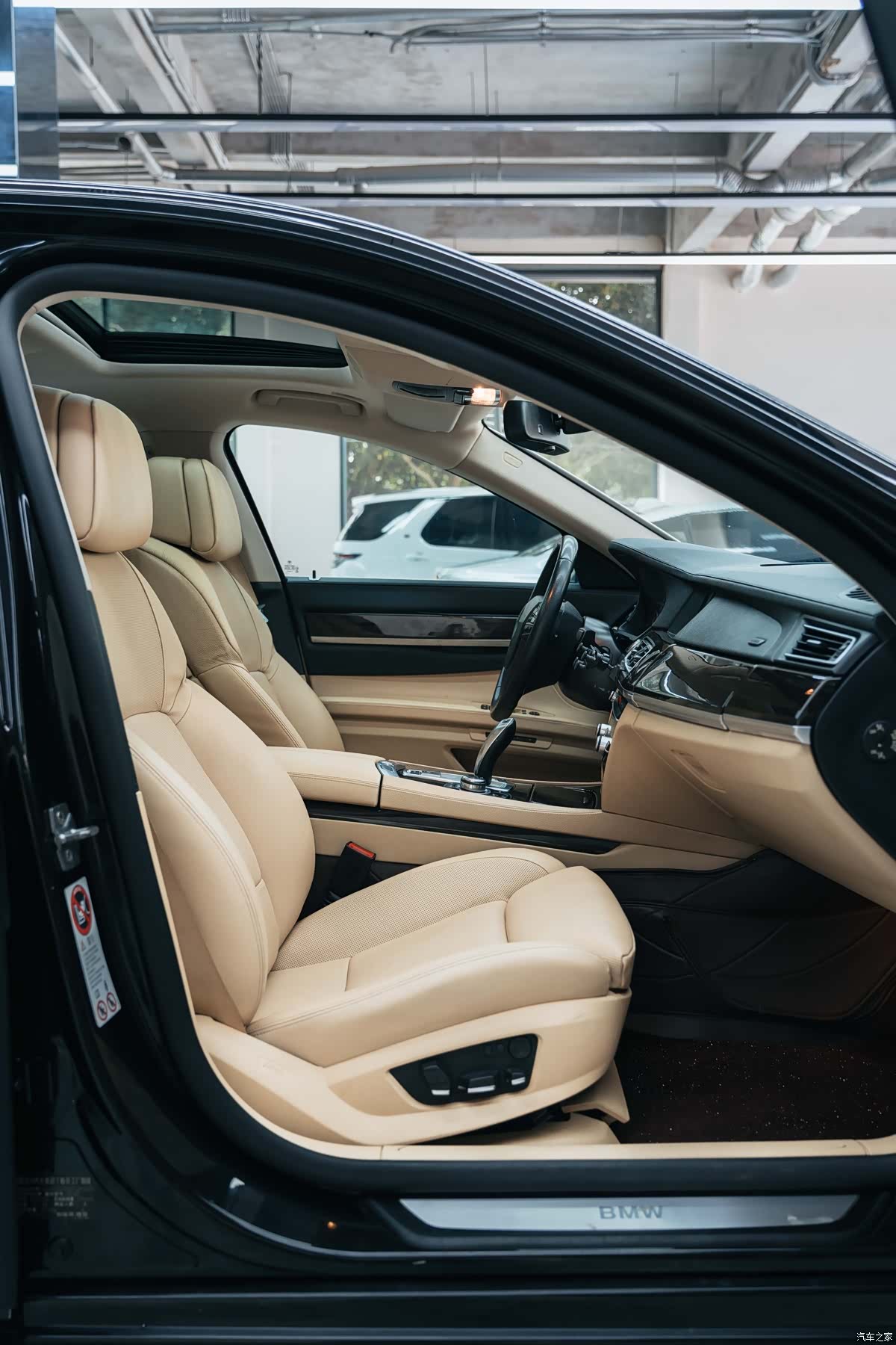 BMW 7 Series, 2011 11