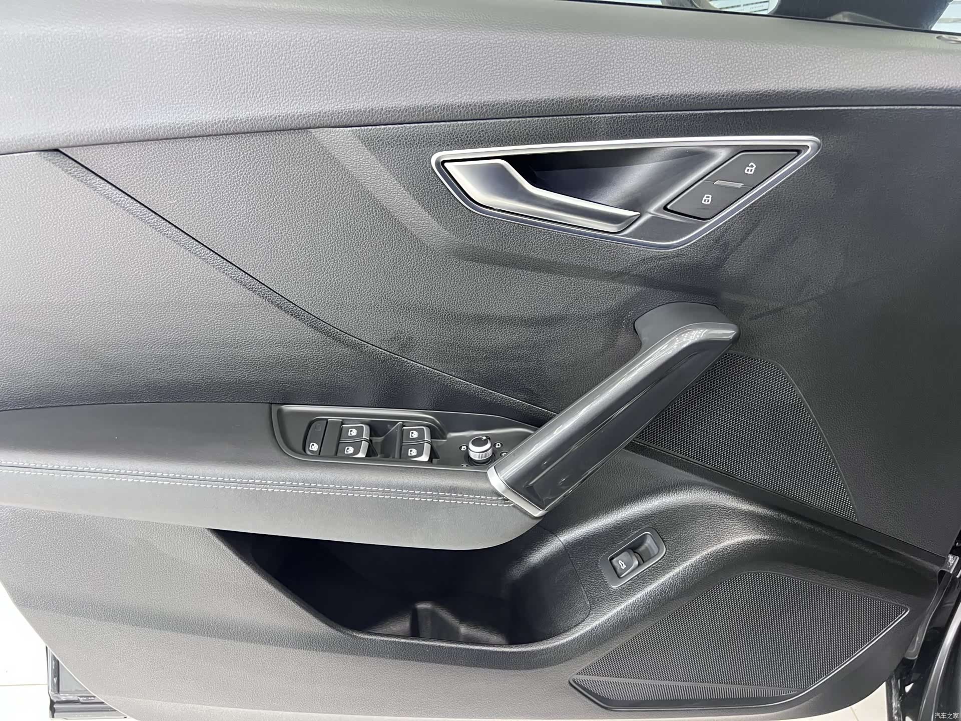 Audi Q2L, 2023 8
