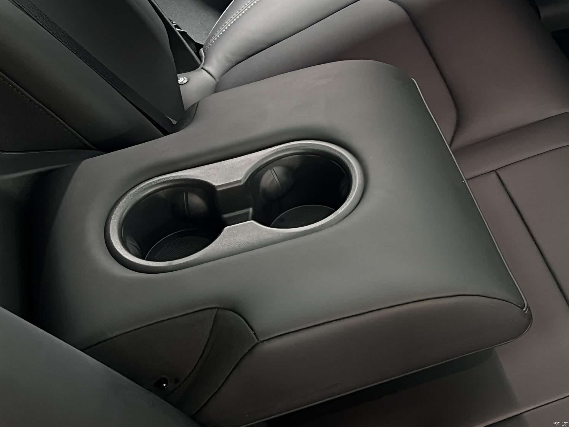 Tesla Model Y, 2022 32