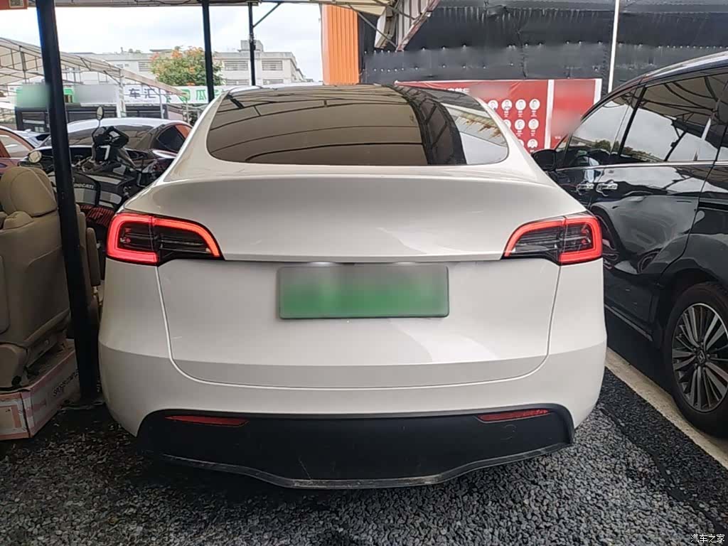 Tesla Model Y, 2024 6