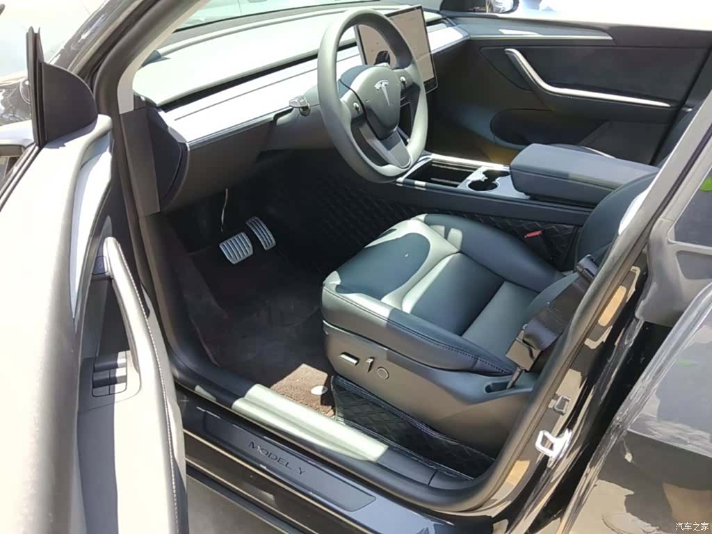 Tesla Model Y, 2024 16