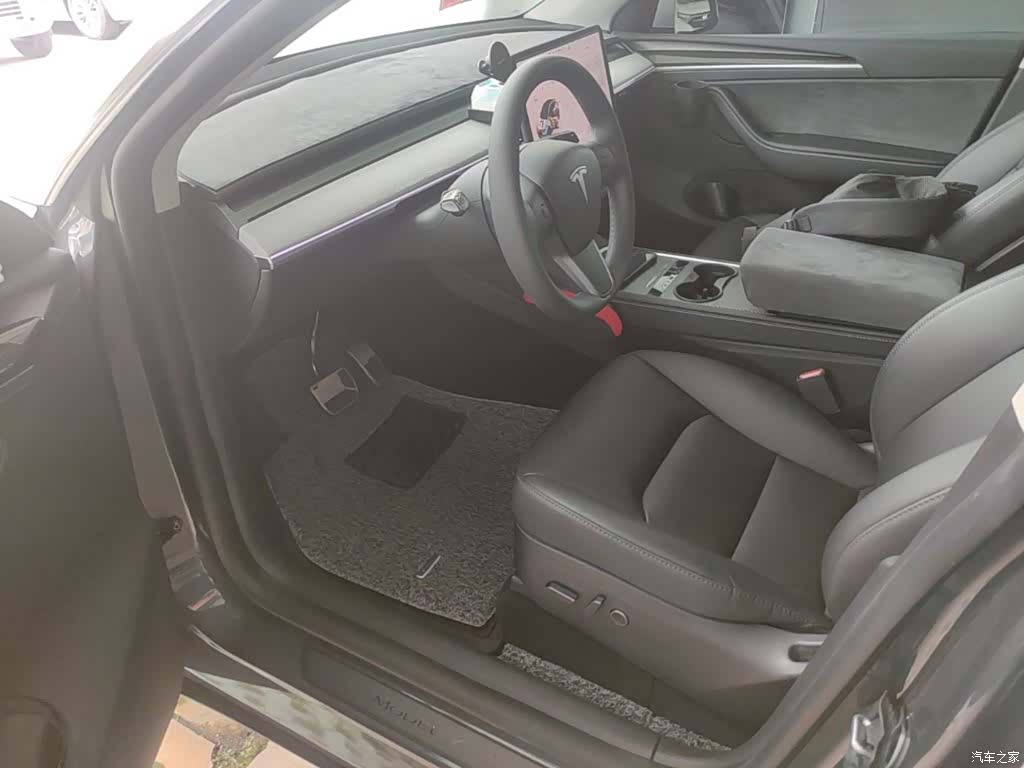 Tesla Model Y, 2024 14
