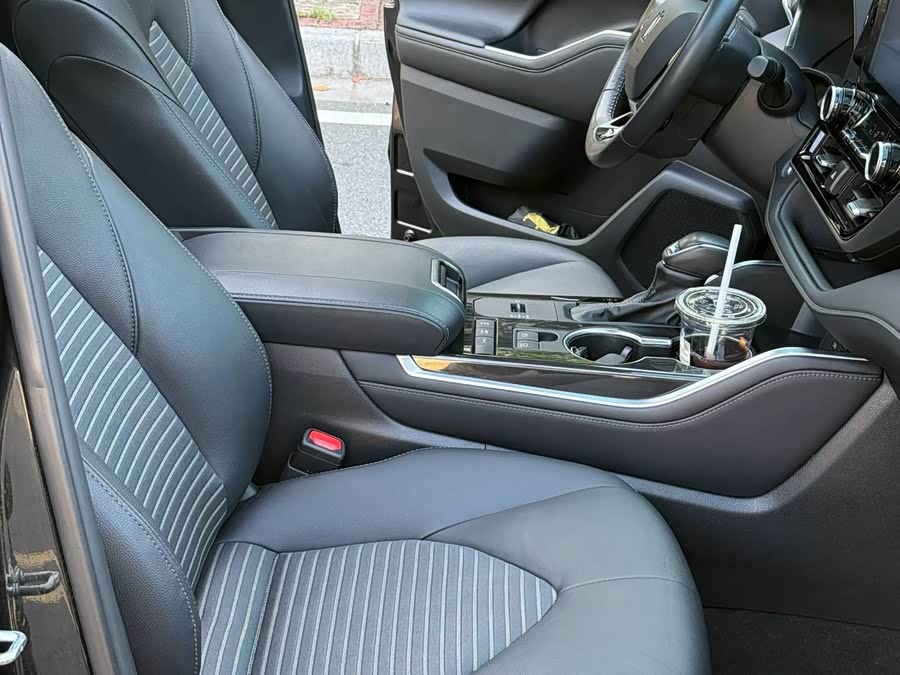 Toyota Crown Kluger 2023, фото 4