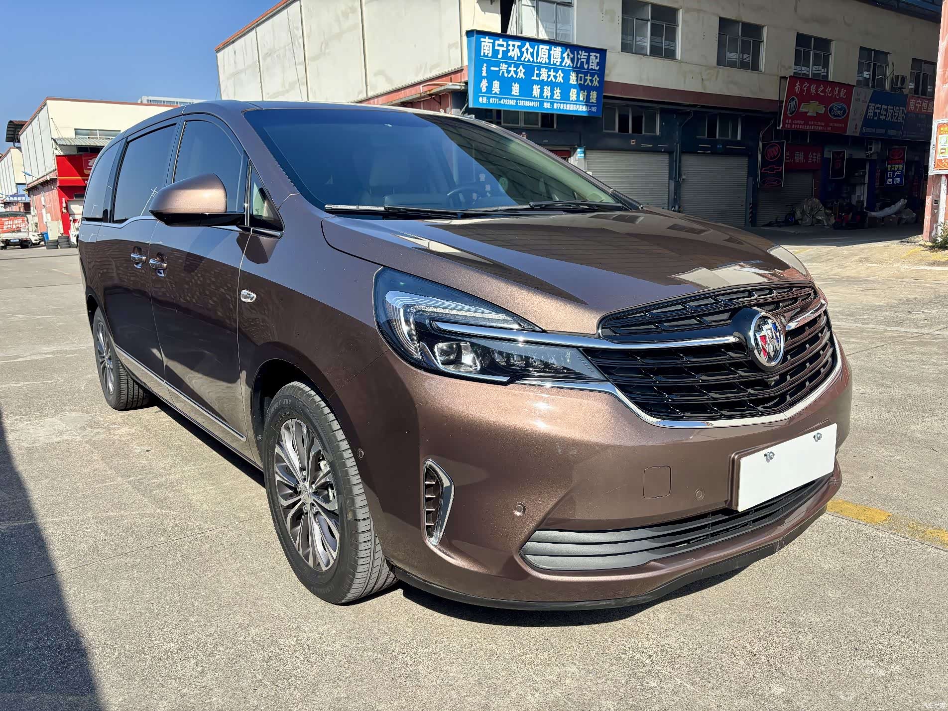 Buick GL8, 2021 3