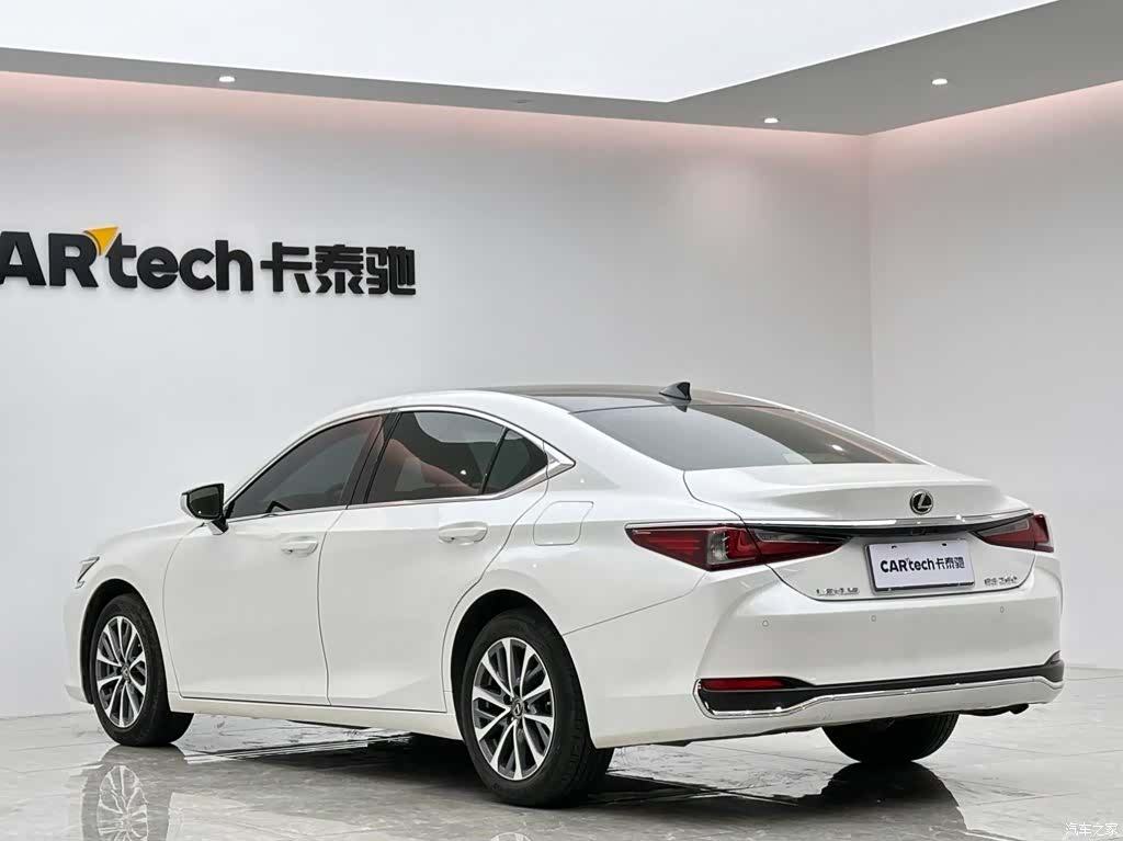 Lexus ES, 2022 3