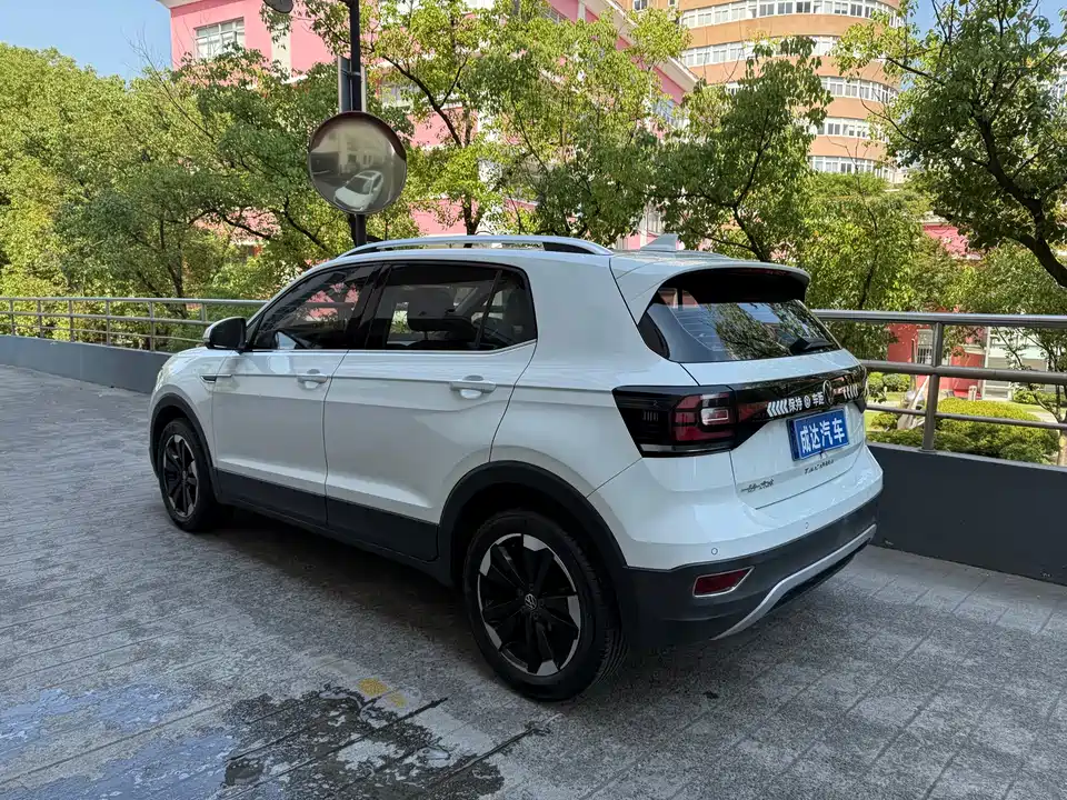 Volkswagen Exploring the shadow