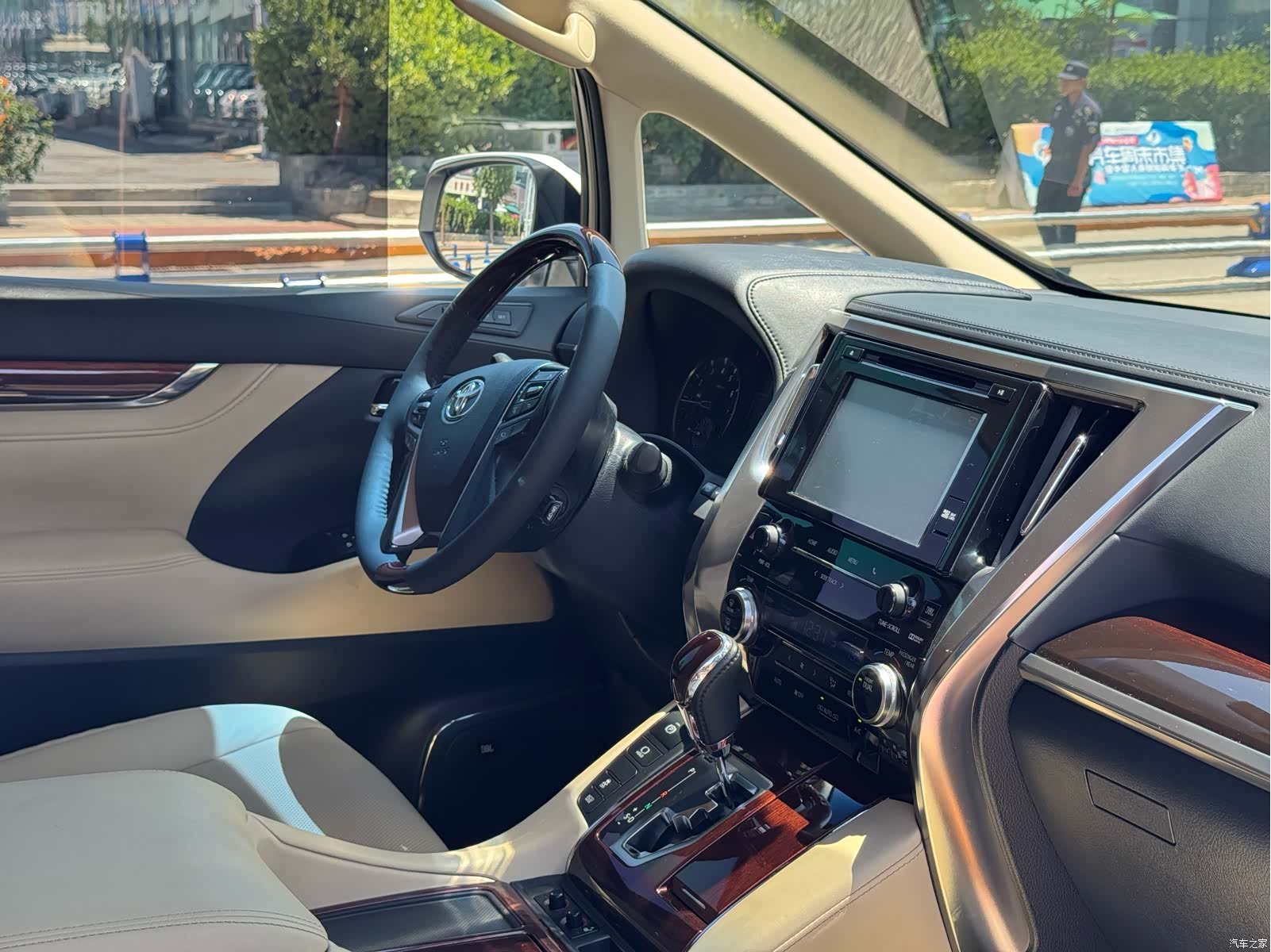 Toyota Alphard, 2015 19