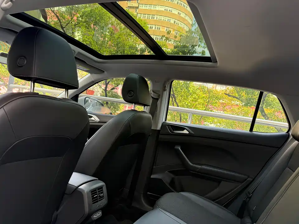 Volkswagen Exploring the shadow