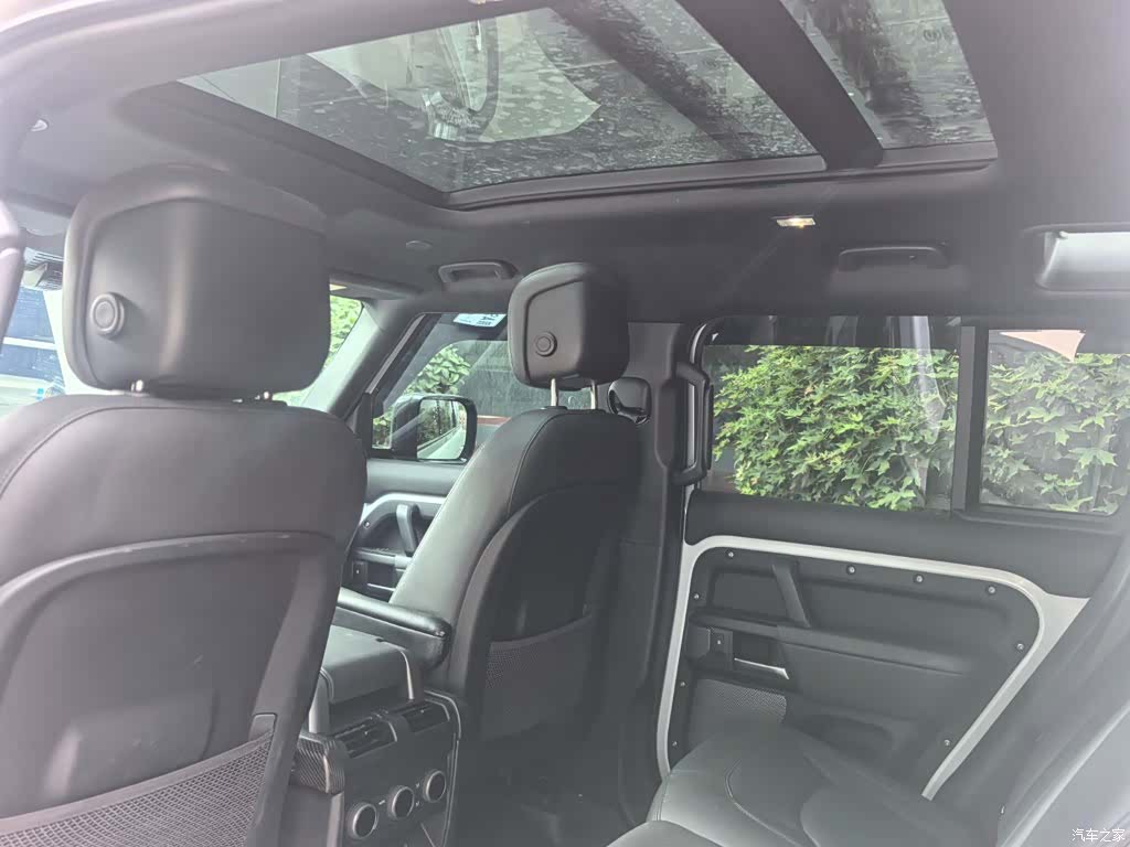 Land Rover Defender, 2023 6