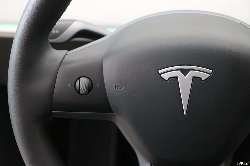 Tesla Model Y, 2024 16