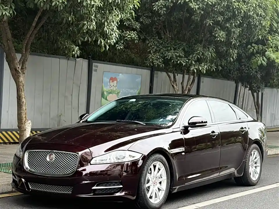 Jaguar XJ