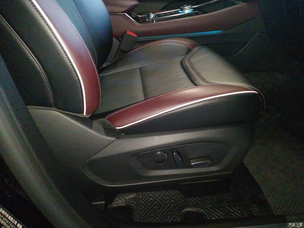 Ford Explorer, 2023 4