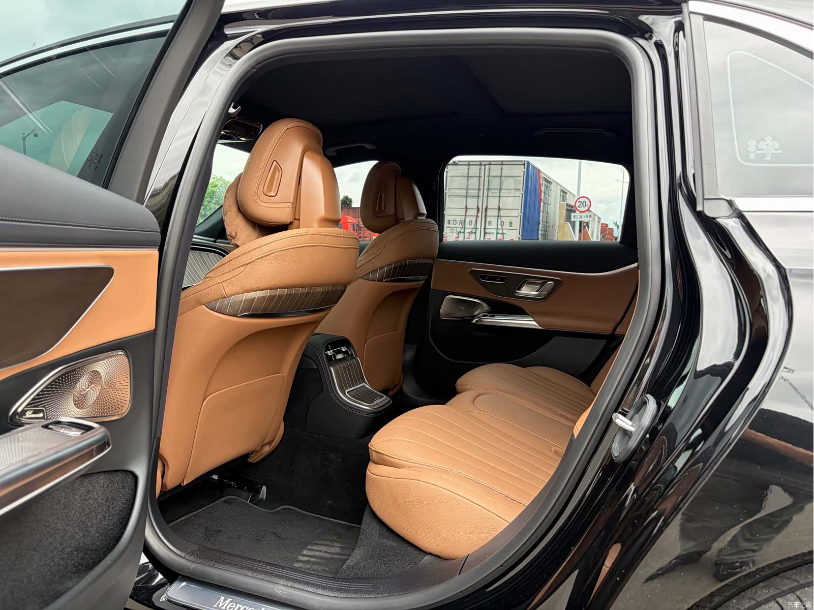 Mercedes-Benz E-Class, 2025 4