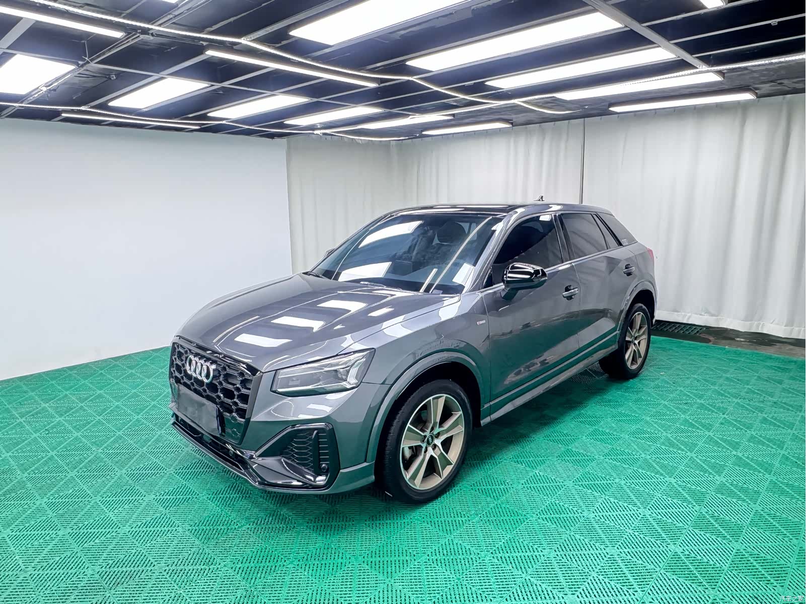 Audi Q2L, 2023 1