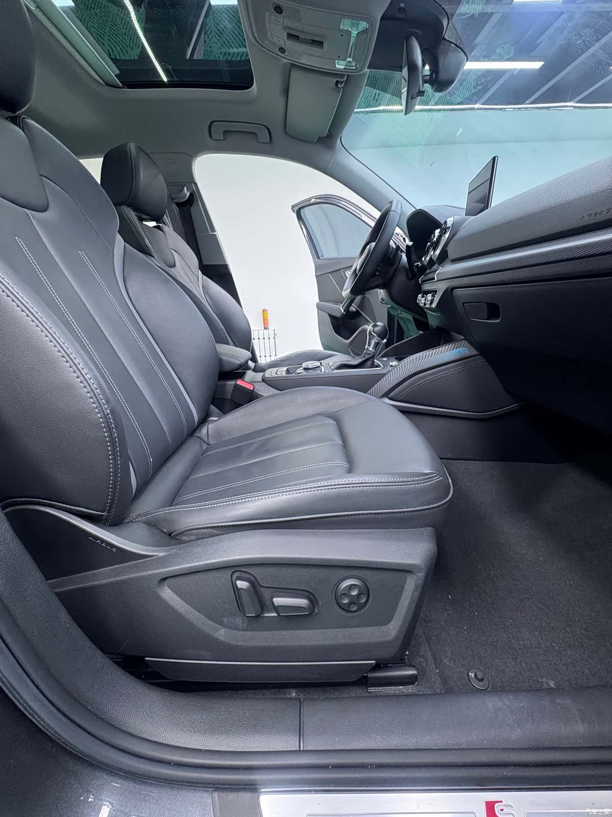 Audi Q2L, 2023 9