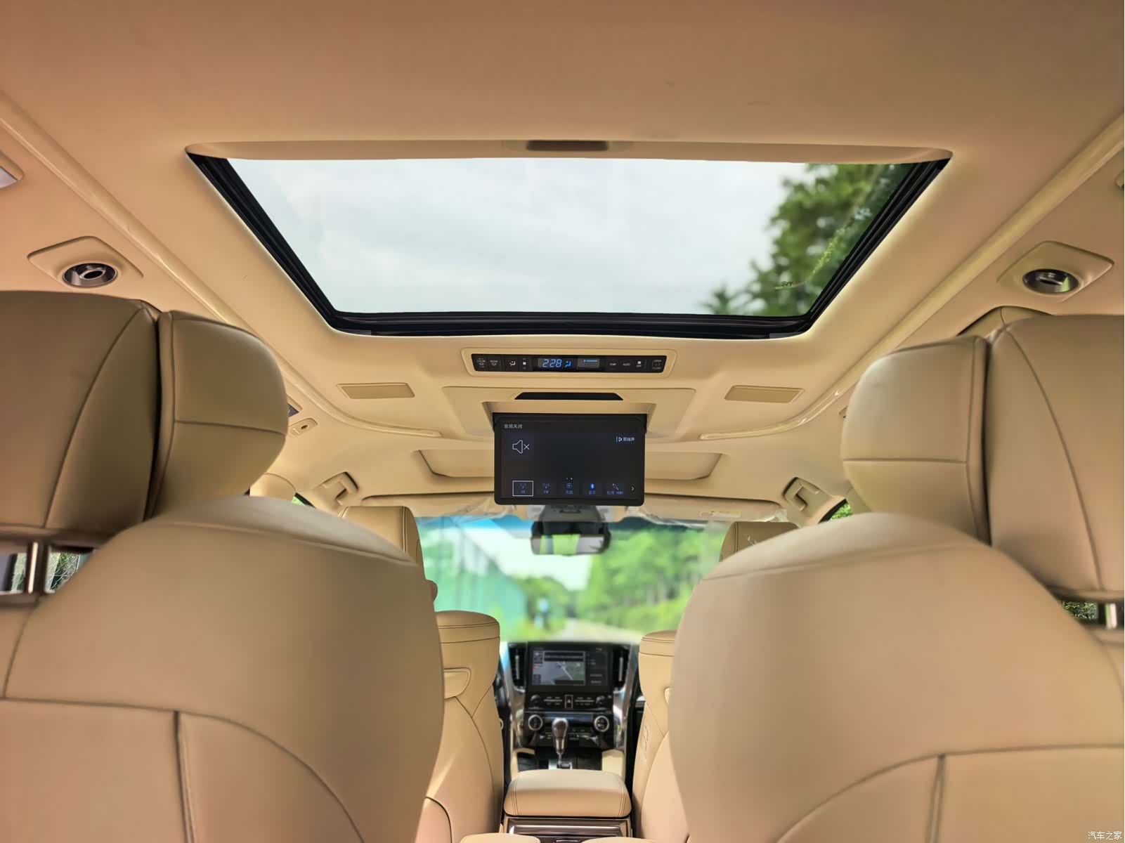 Toyota Vellfire, 2021 24