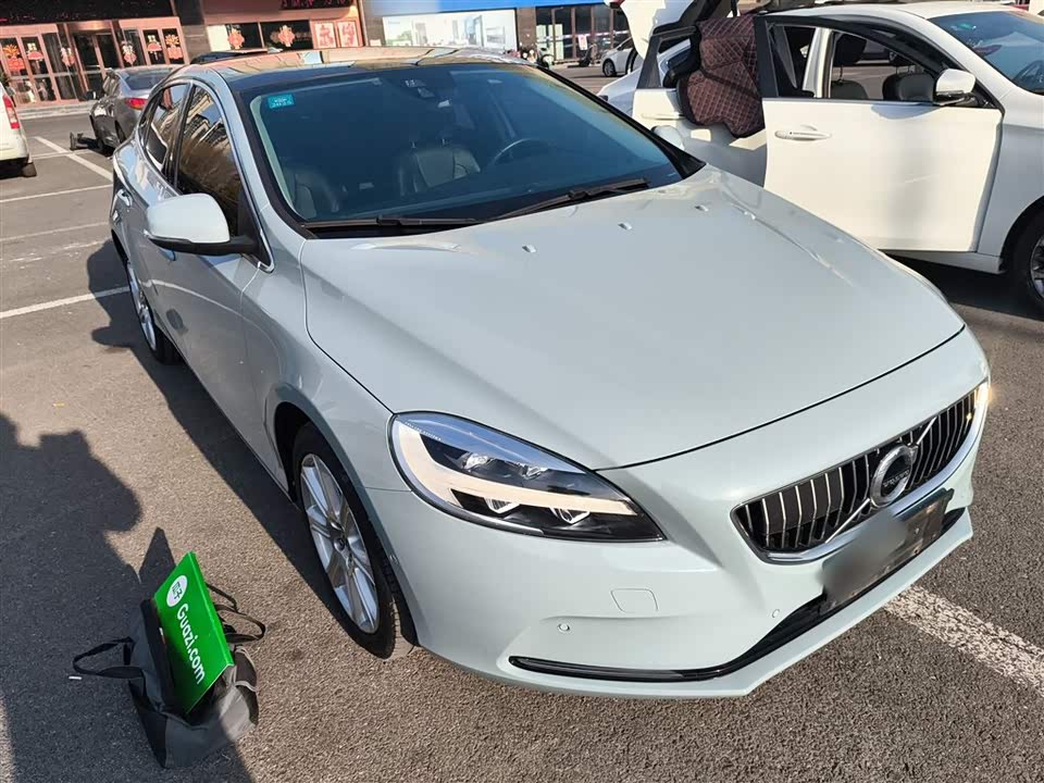 Volvo V40