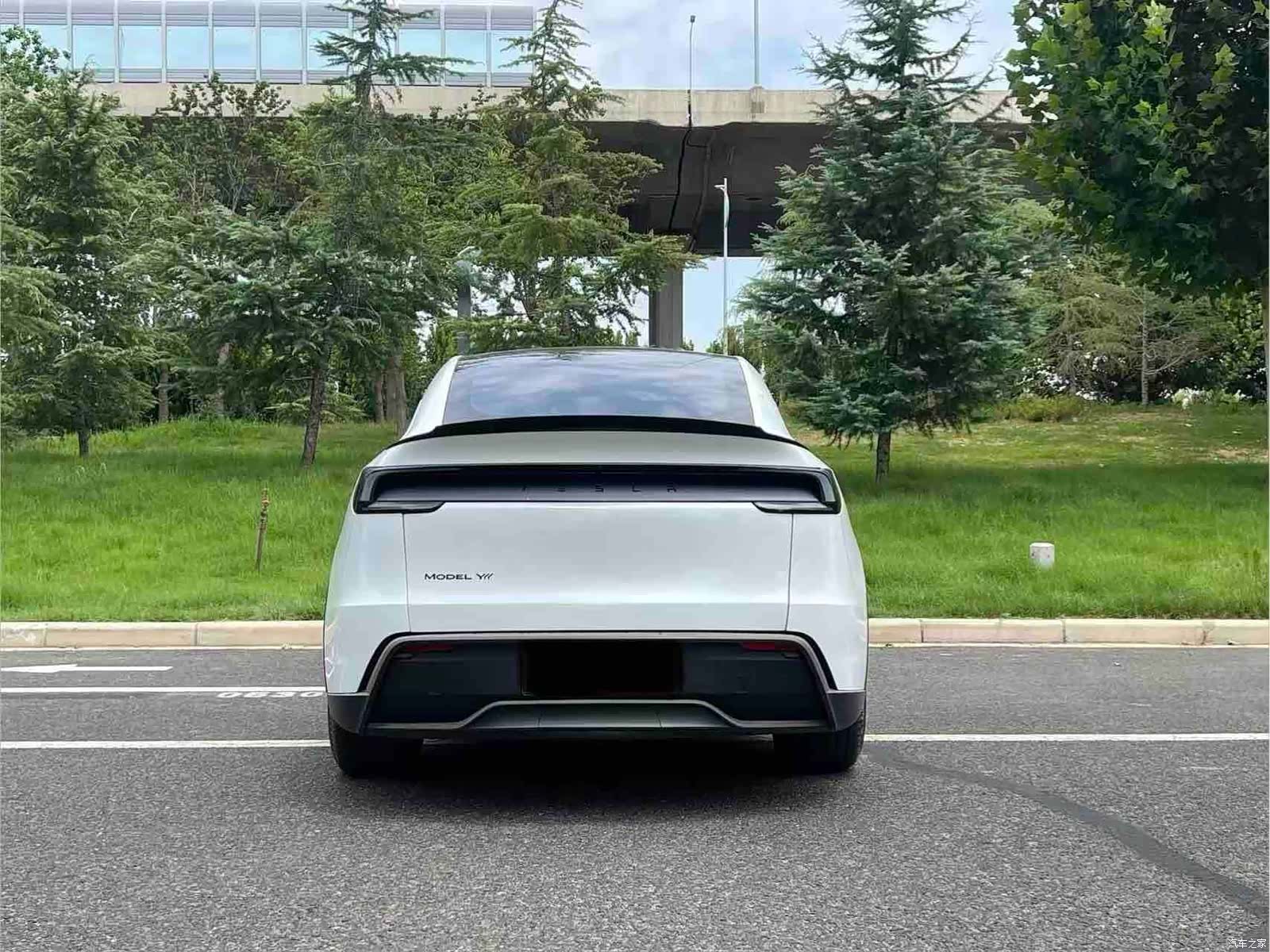 Tesla Model Y, 2025 8
