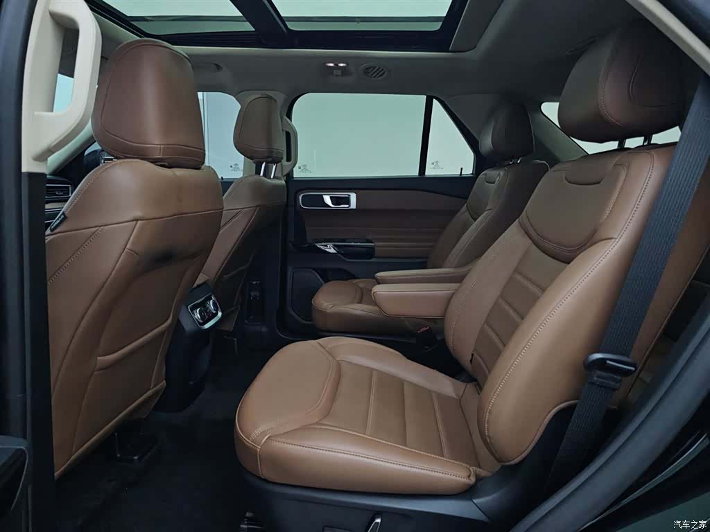 Ford Explorer, 2023 12